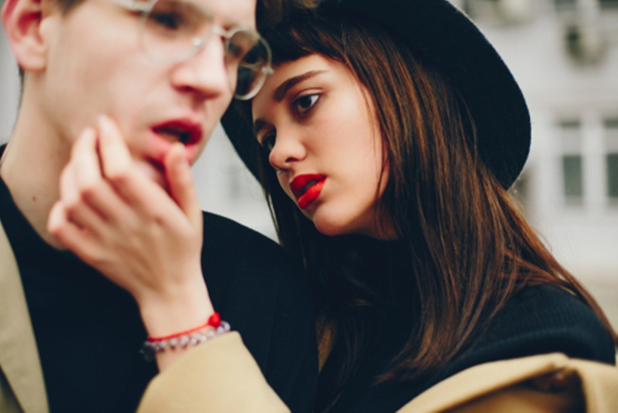 ▲以下四個男人日常的自私徵兆，看似與感情無關，但交往後可能就會露出本性了。（圖／shutterstock）