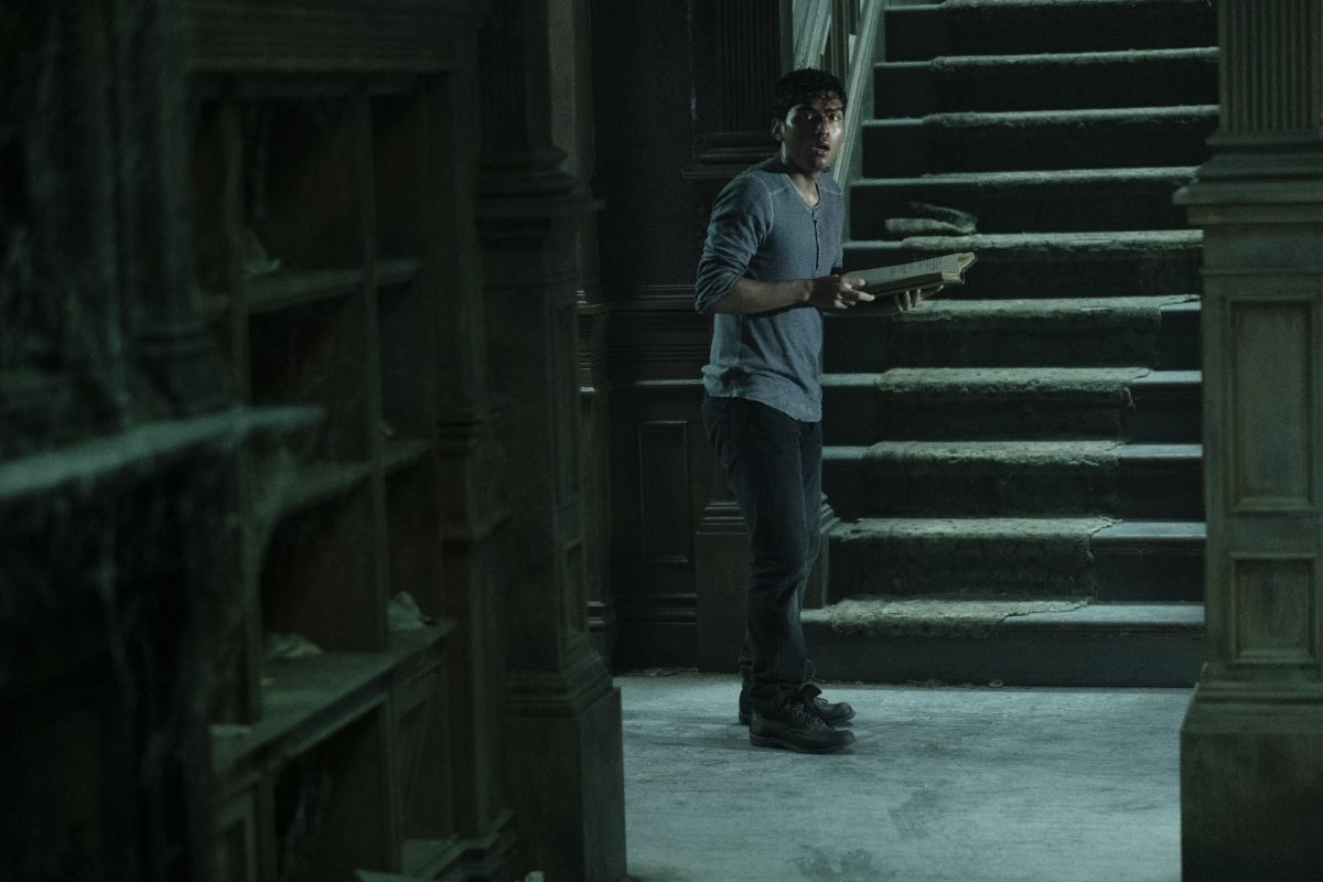 ▲《在黑暗中說的鬼故事》真人演出的鬼怪「咆嘯人」讓演員麥可加爾薩有了心理陰影（圖／甲上）