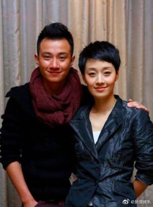 ▲馬伊琍（右）、文章（左）2019年宣布離婚，男方淡出演藝圈轉戰餐飲業爆紅。（圖／翻攝自微博）