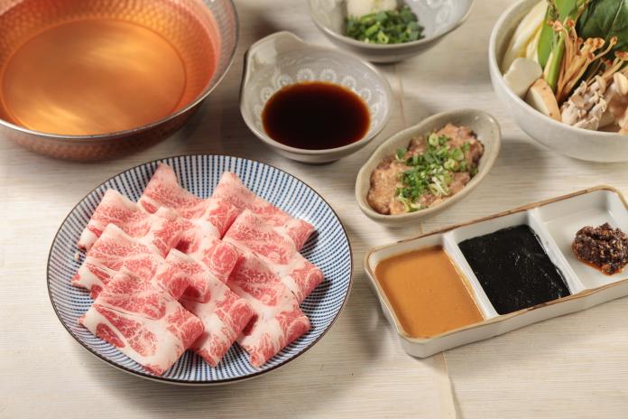 ▲日本知名燒肉品牌旗下的日式鍋物店台北車站新開幕，祭出肉量免費加大搶客。（圖／業者提供）