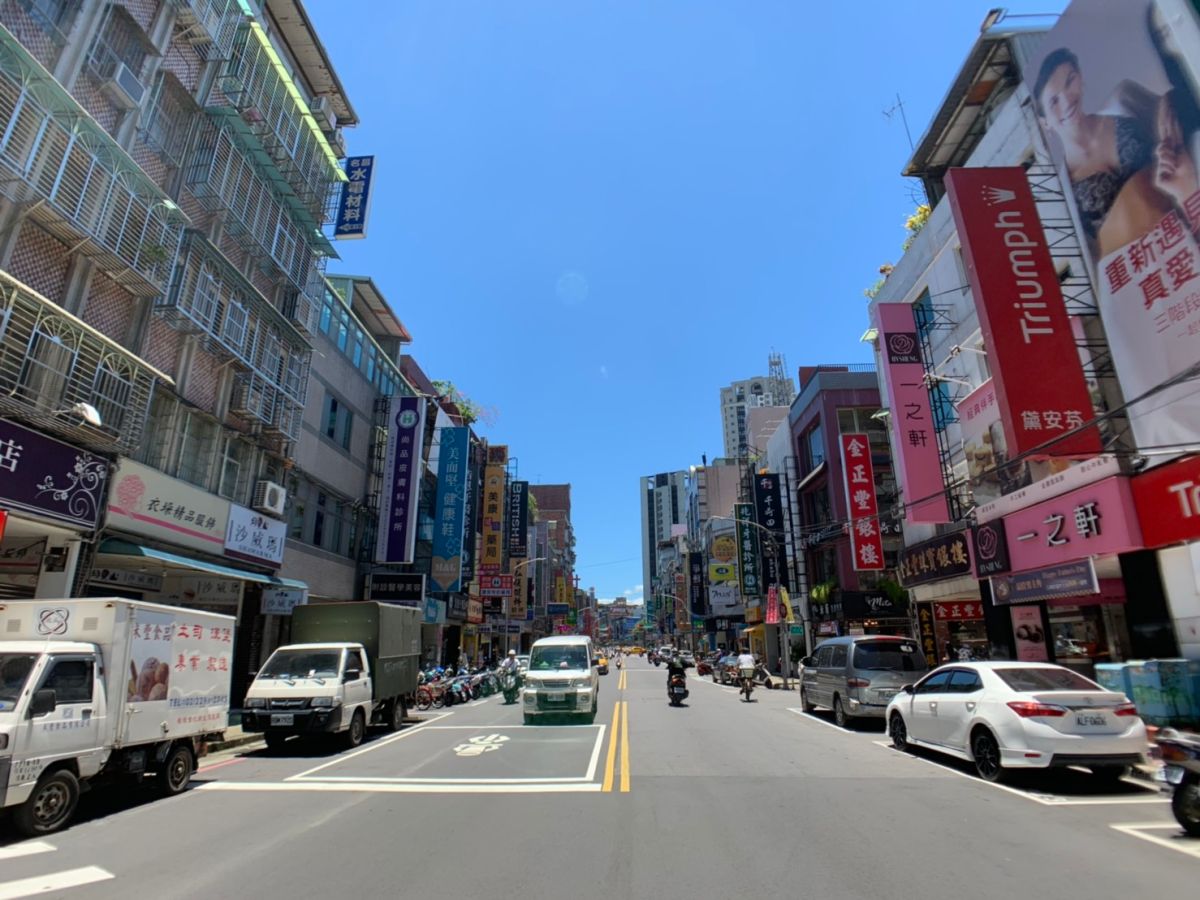 ▲江翠北側重劃區鄰近中正路商圈，可補足重劃區現階段的生活機能。（圖／信義代銷提供）