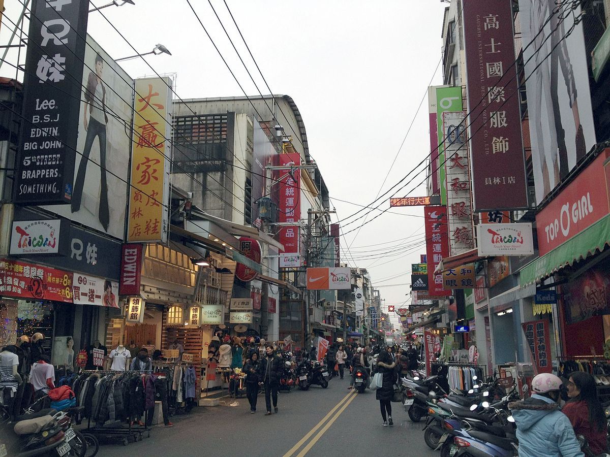 ▲PTT 大神「土豪哥」表示，自己日前到中部度假時，驚訝發現：「彰化的房子實在超級貴，市區還有破 2 千（萬）的，無法理解！」（圖／翻攝自 wiki）