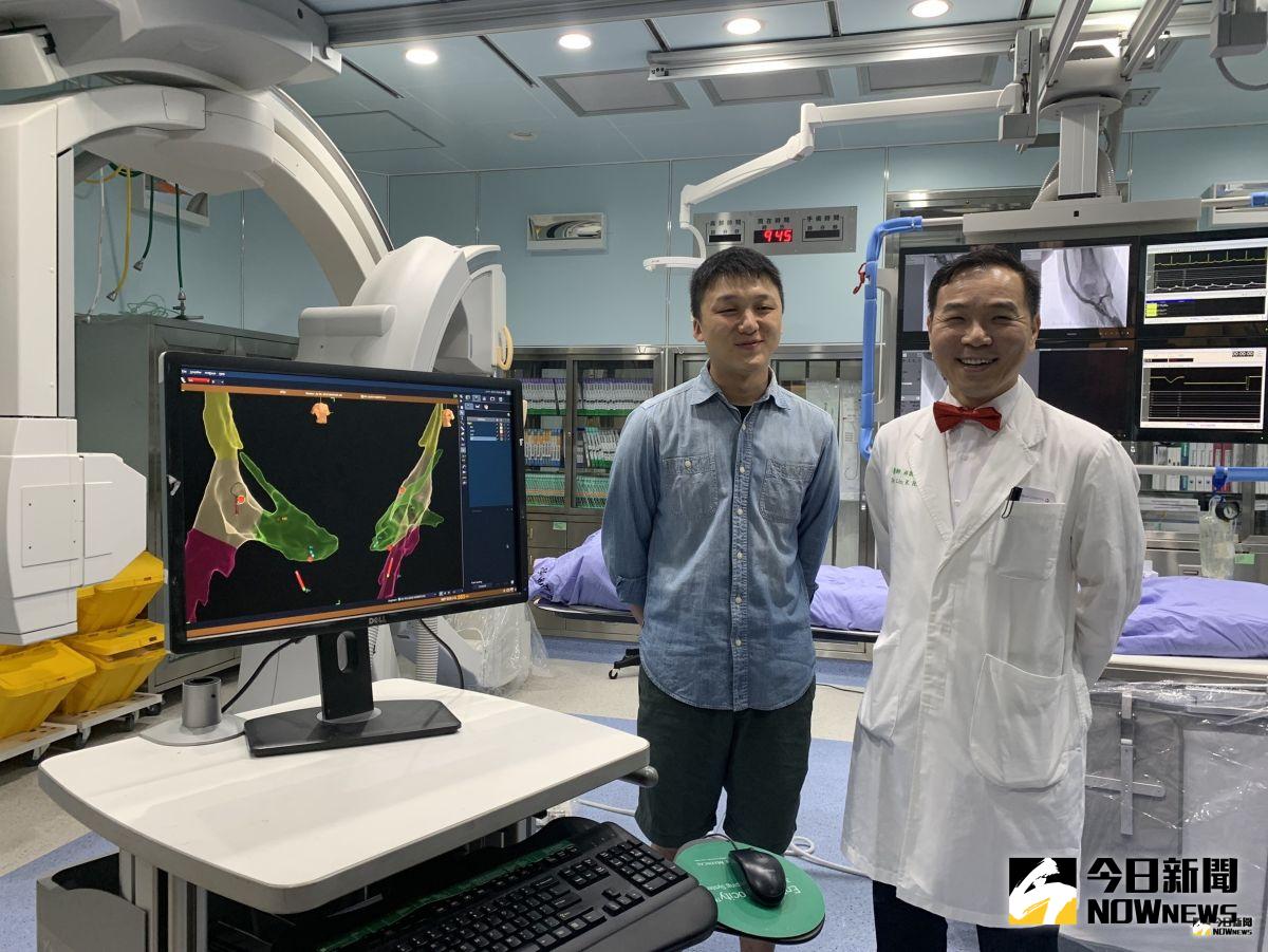 ▲中醫大新竹附醫心臟血管科主任林圀宏(右)以零輻射心導管電燒手術，降低患者罹癌風險。（圖／記者常似虎攝，2019.07.31）