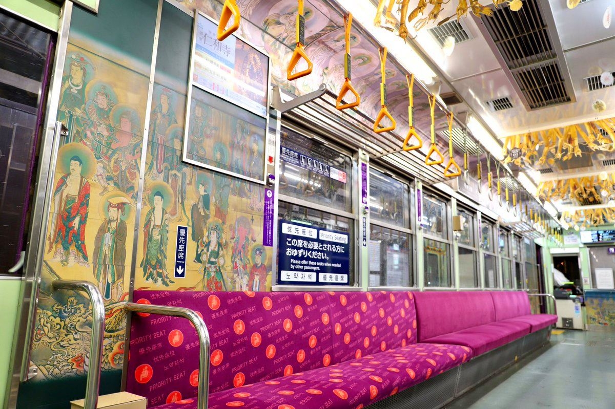 京都嵐電推出的期間限定「觀音列車」。（圖／翻攝自推特@JpSagarail）