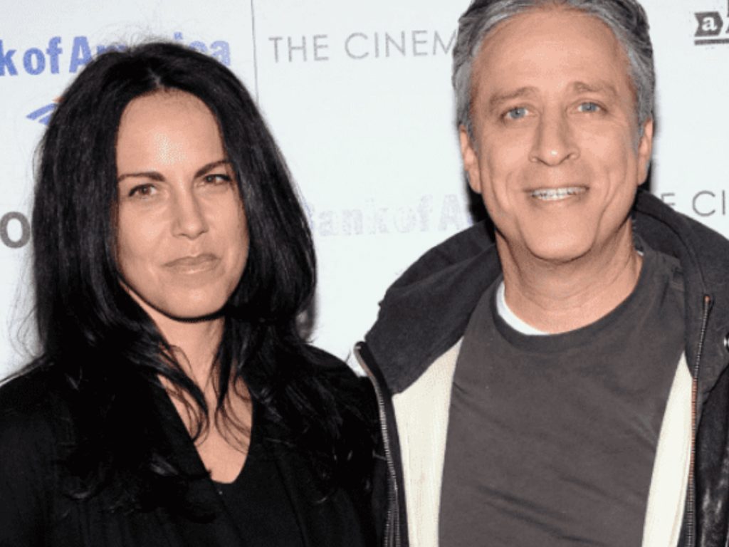 美國知名的電視主持人喬恩史都華與妻子Tracy都是熱愛動物的人（圖／McGill Media）