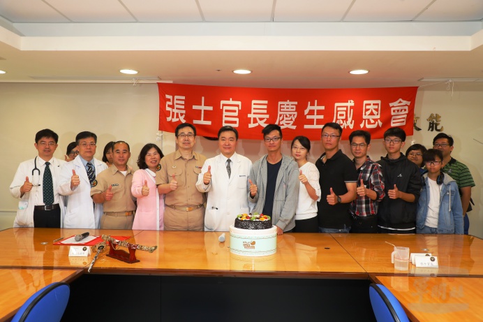 ▲ 國軍高雄總醫院為海軍張士官長辦理慶生感恩會，氣氛溫馨感人。（軍聞社記者徐振威攝）