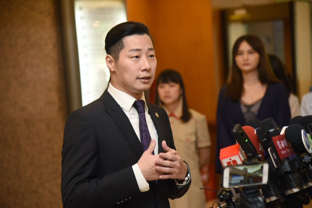 立委林昶佐宣布退出時代力量，並喊話堅定支持蔡英文連任。 (圖/記者陳明安、朱永強攝)