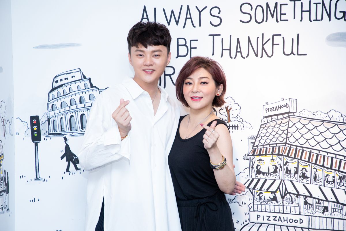 ▲許富凱與王彩樺合作《鬥陣來鬧熱》。（圖／LiTV提供）