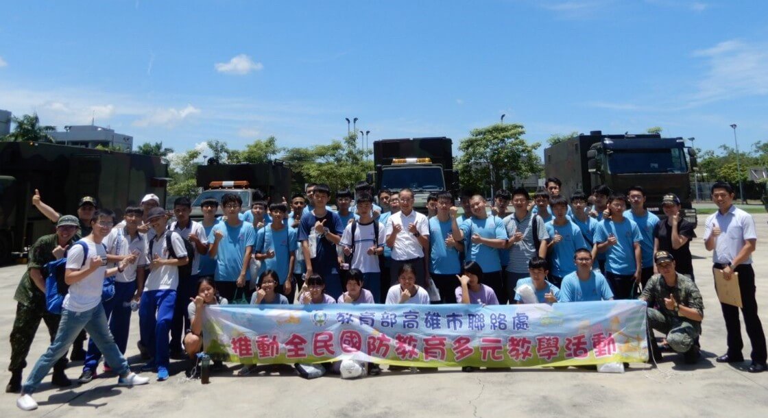 ▲教育部高雄市聯絡處率轄屬各校師生到陸軍第八軍團三九化學兵群營區參訪。(圖／記者黃謝美蘭攝，2019.08.01)