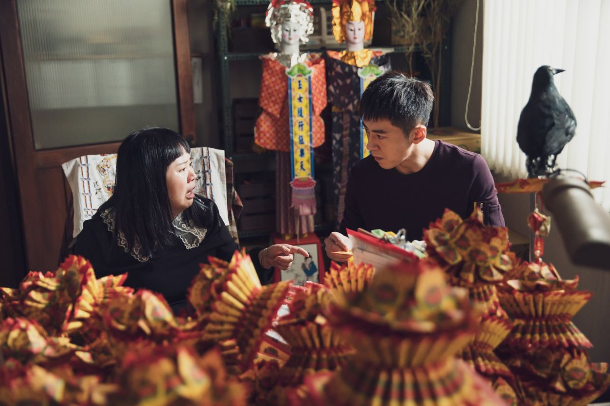 ▲大文與李國毅一同經營葬儀社。（圖／LINE TV提供）