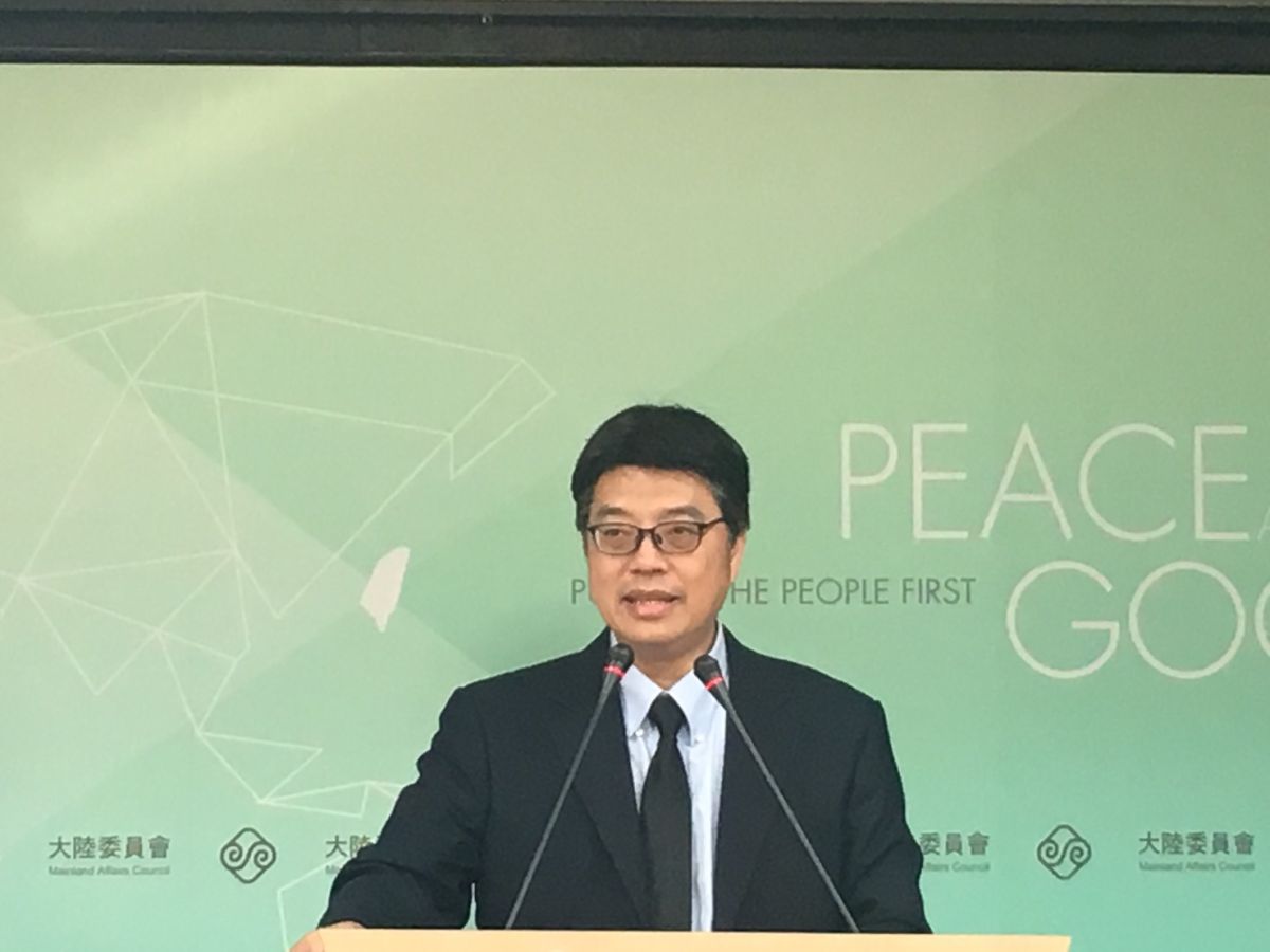 ▲陸委會副主委邱垂正，1 日例行記者會中，反駁港前特首董建華，指控台美為反送中推手一說。（圖／蔡姍伶攝影）