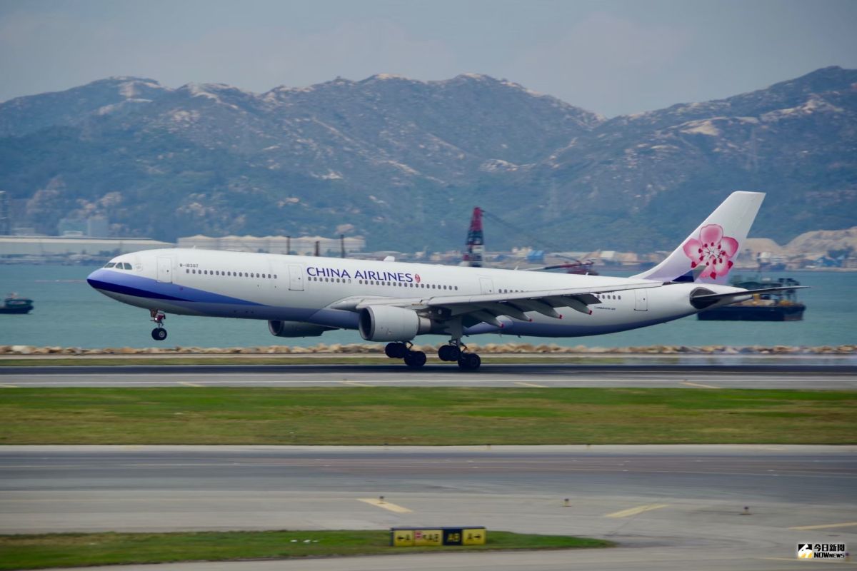 ▲中國大陸再傳將限縮團客配額，華航與長榮皆表示，會視市場需求調度機型，並持續觀察兩岸政策發展。（圖／記者陳致宇攝）