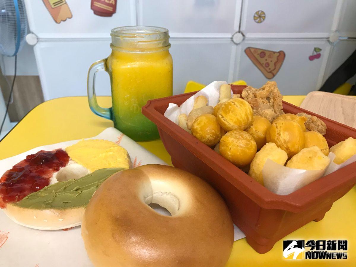 ▲最多可以點選三種口味的貝果，憑老闆心情調製的飲料，就可以輕鬆度過午后小時光。（圖／記者常似虎攝）