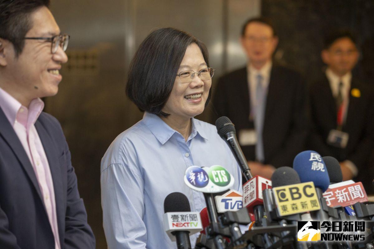 對於民進黨是否邀請友綠的林昶佐入黨，總統蔡英文2日受訪時表示，交由黨的決策機制做決定。（圖／總統府提供）