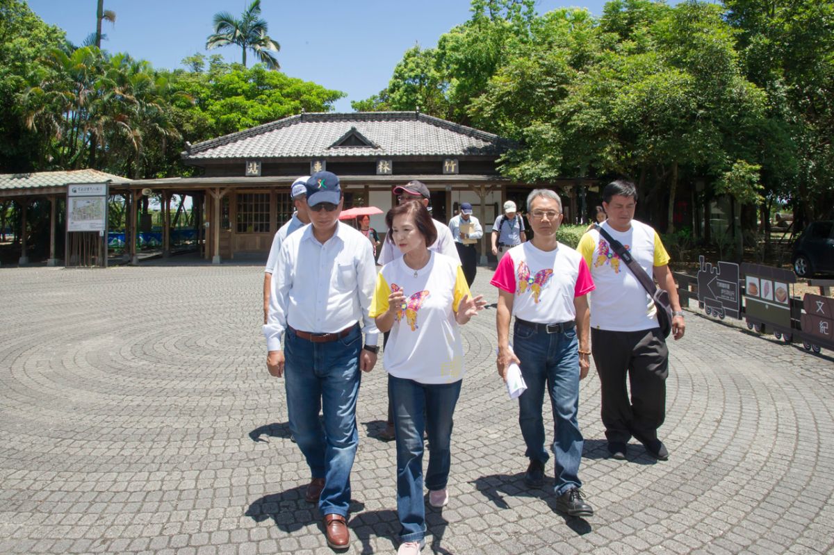 ▲行政院政務委員兼公程會主委吳澤成會同相關單位踏勘太平山舊鐵道，宜蘭縣長林姿妙爭取復甦舊鐵道促進觀光。（圖／宜蘭縣政府提供)