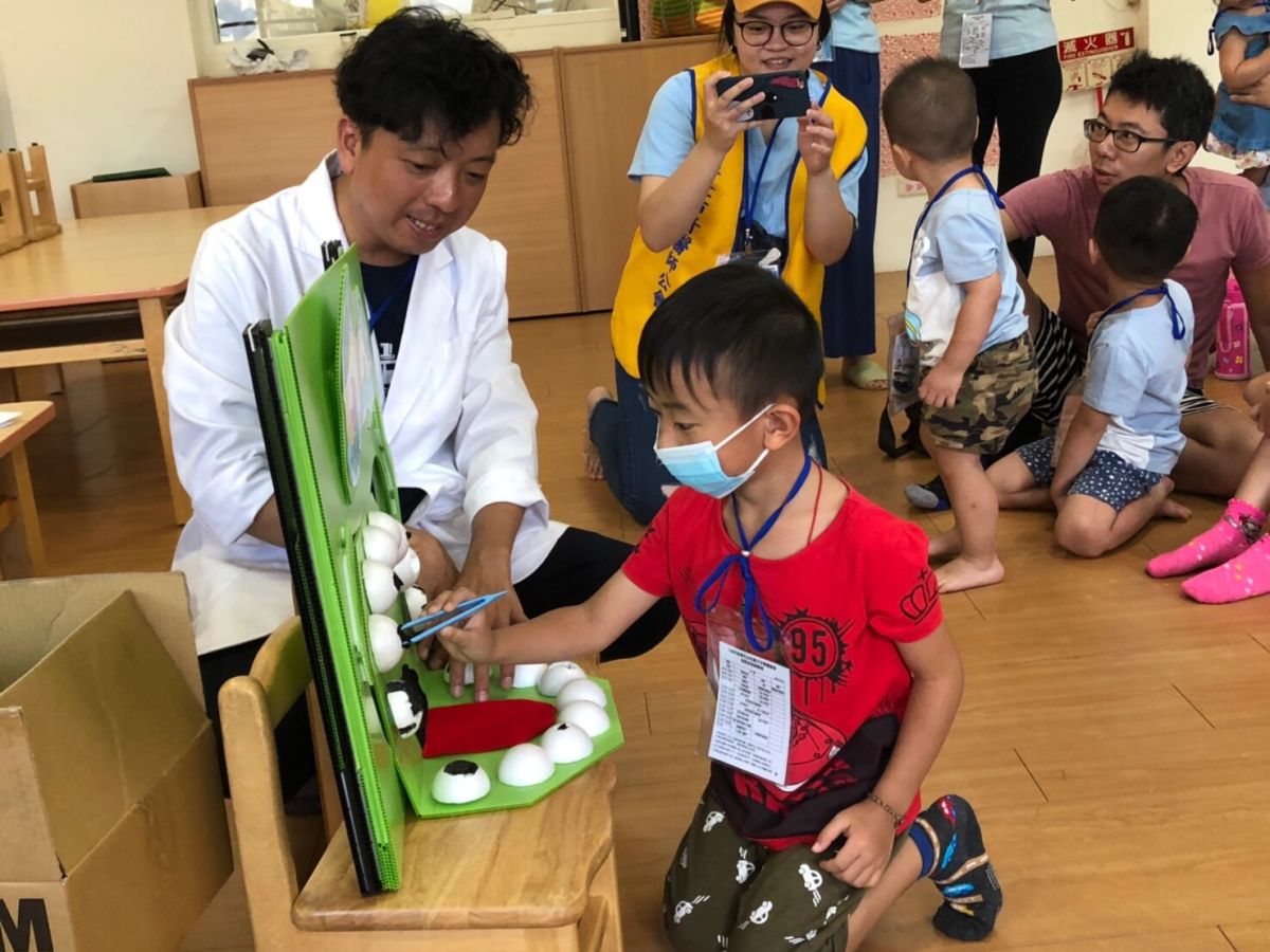 ▲基隆市幼兒親子牙醫的體驗營，今（3）日在七堵區百福國中的百福非營利幼兒園舉行。（圖／基隆市政府教育處提供）