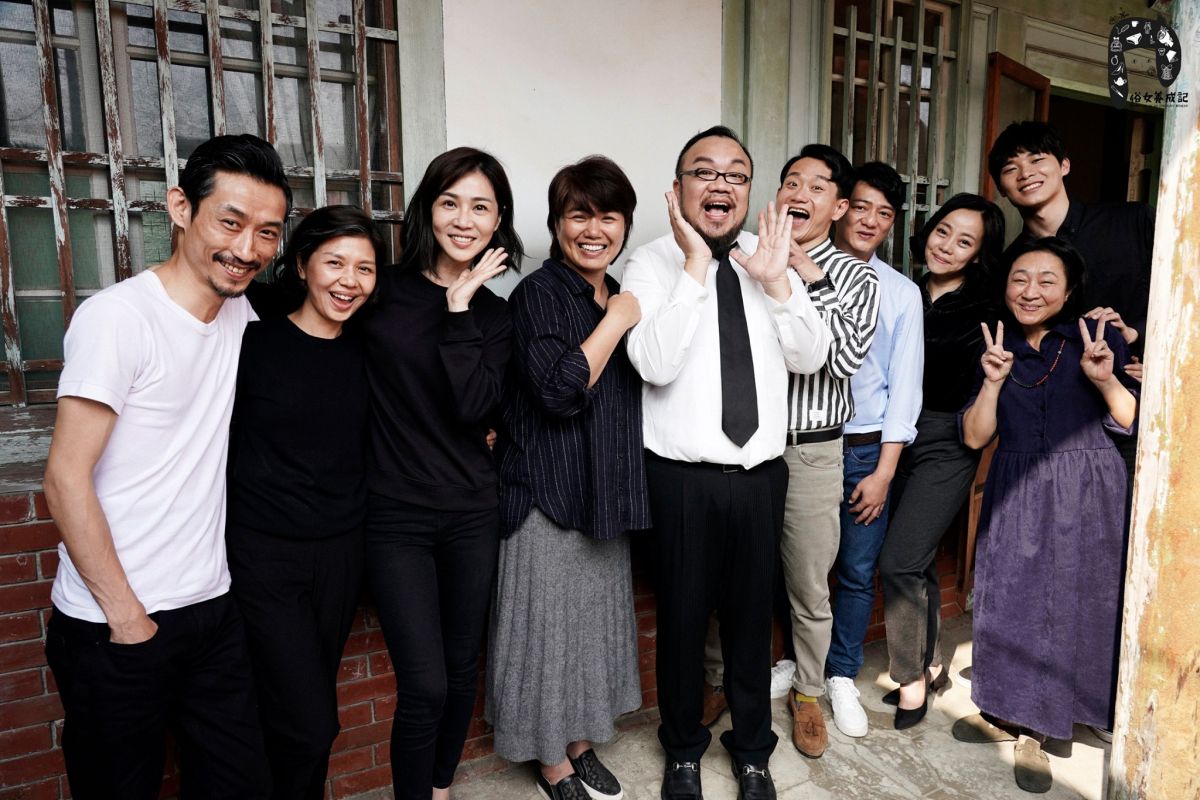 ▲嚴藝文（左4）好人緣匯集金獎卡司 。（圖/華視提供 ）