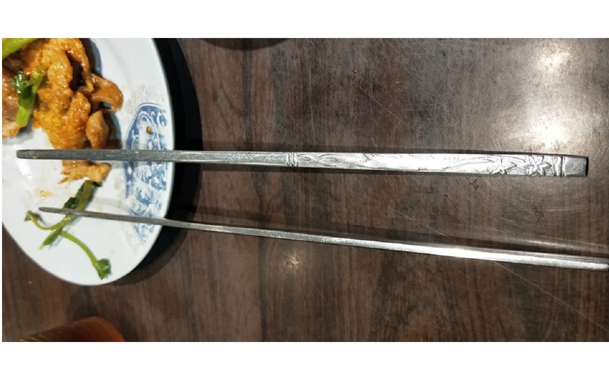 ▲韓式「扁筷」超難用？內行人曝「隱藏優點」：狂用 10 年了。（圖／翻攝自臉書社團爆廢公社公開版）