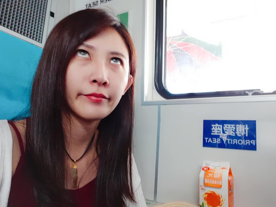 ▲阿桑提醒「這博愛座」！孕婦翻白眼神回一句，對方秒走人。（圖／翻攝自臉書社團爆廢公社二館）