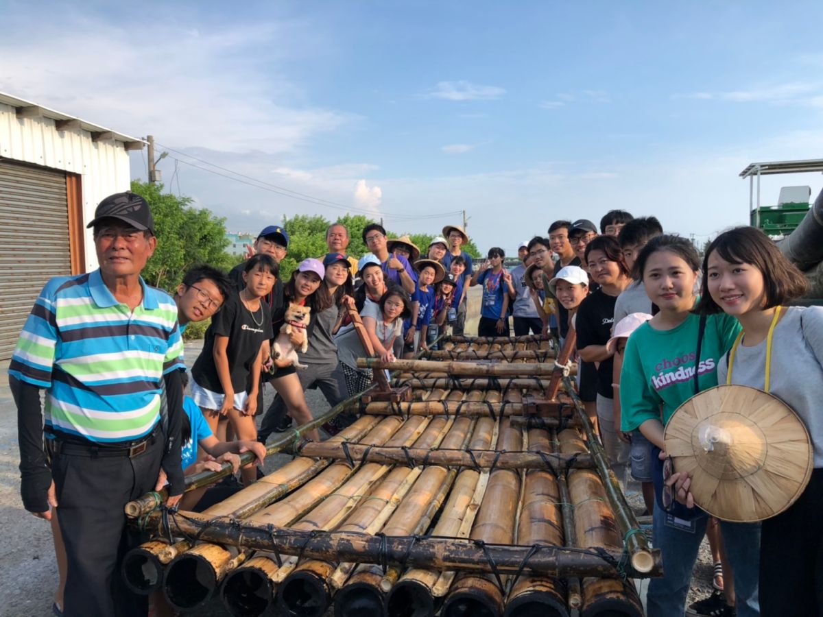 ▲50年代捕撈作業中最主要的運輸工具「海上竹筏」。（圖／記者洪佳伶攝，2019.08.04）