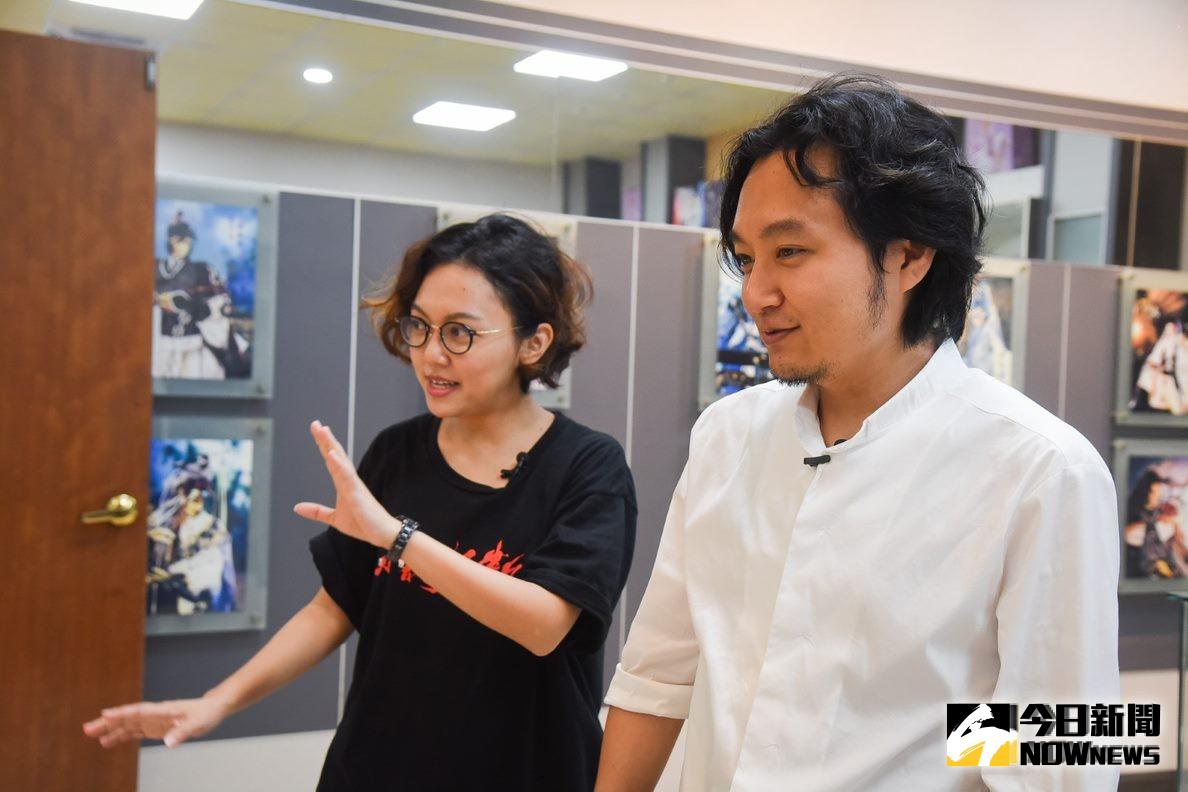 ▲霹靂黃家擁有百年歷史，黃亮勛（圖右）與黃政嘉（圖左）做為第五代肩上壓力之大可想而知。（圖／記者陳明安攝）