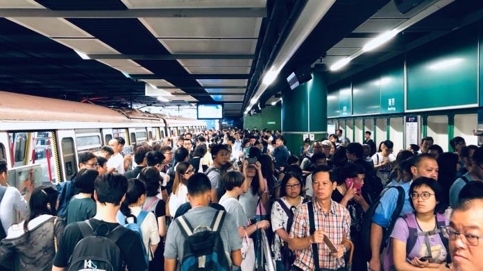 ▲ 香港 5 日大罷工導致交通大打結，多個香港地鐵站無法正常運作。（圖／翻攝自香港01）