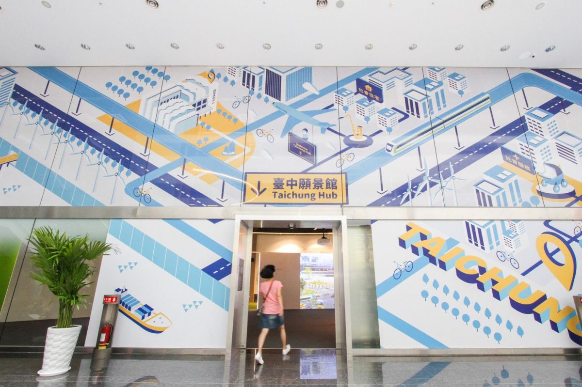 ▲台中願景館入口打造成「登機門」的樣貌，吸引市民朋友進入參觀 (圖／柳榮俊翻攝2019.8.5)