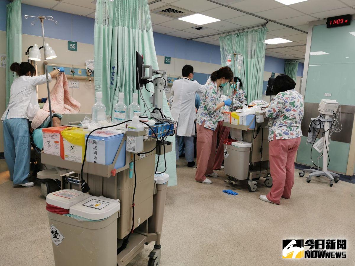 ▲埤頭鄉福峰酒廠疑似釀酒鐵桶發生爆炸，傷勢嚴重工人送往彰化基督教醫院搶救。（圖／記者陳雅芳翻攝，2019.08.05）