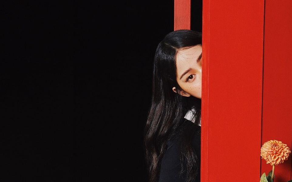 ▲歐陽娜娜的「雀斑妝」好像小鹿斑比。（圖／翻攝POSHPOSH官微）