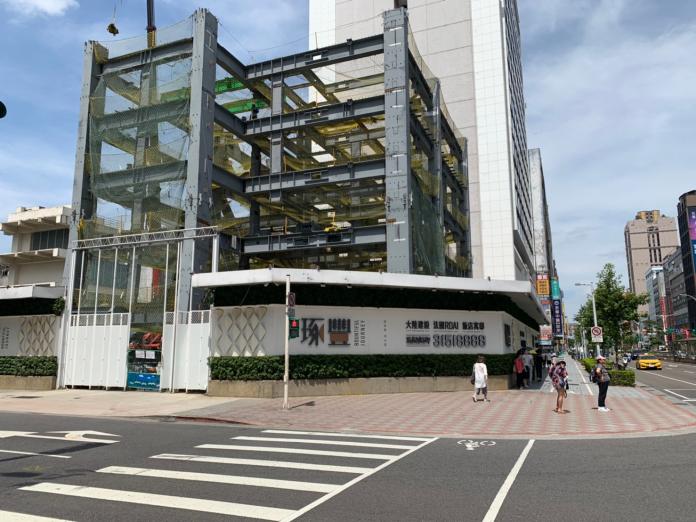 ▲松江路、南京東路角地酒店公寓預售案「琢豐」，以與飯店同棟共構規劃、住會擁飯店俱樂部會員資格、國際設計團隊精裝修空間等優勢特點，創造熱銷旋風。（圖／公關照片）