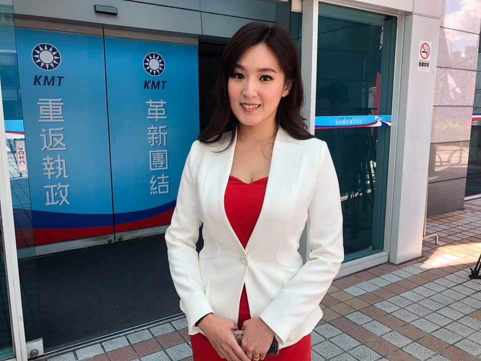 ▲前台視主播何庭歡出任高雄市長韓國瑜的競選總部發言人。（圖／翻攝自何庭歡臉書）