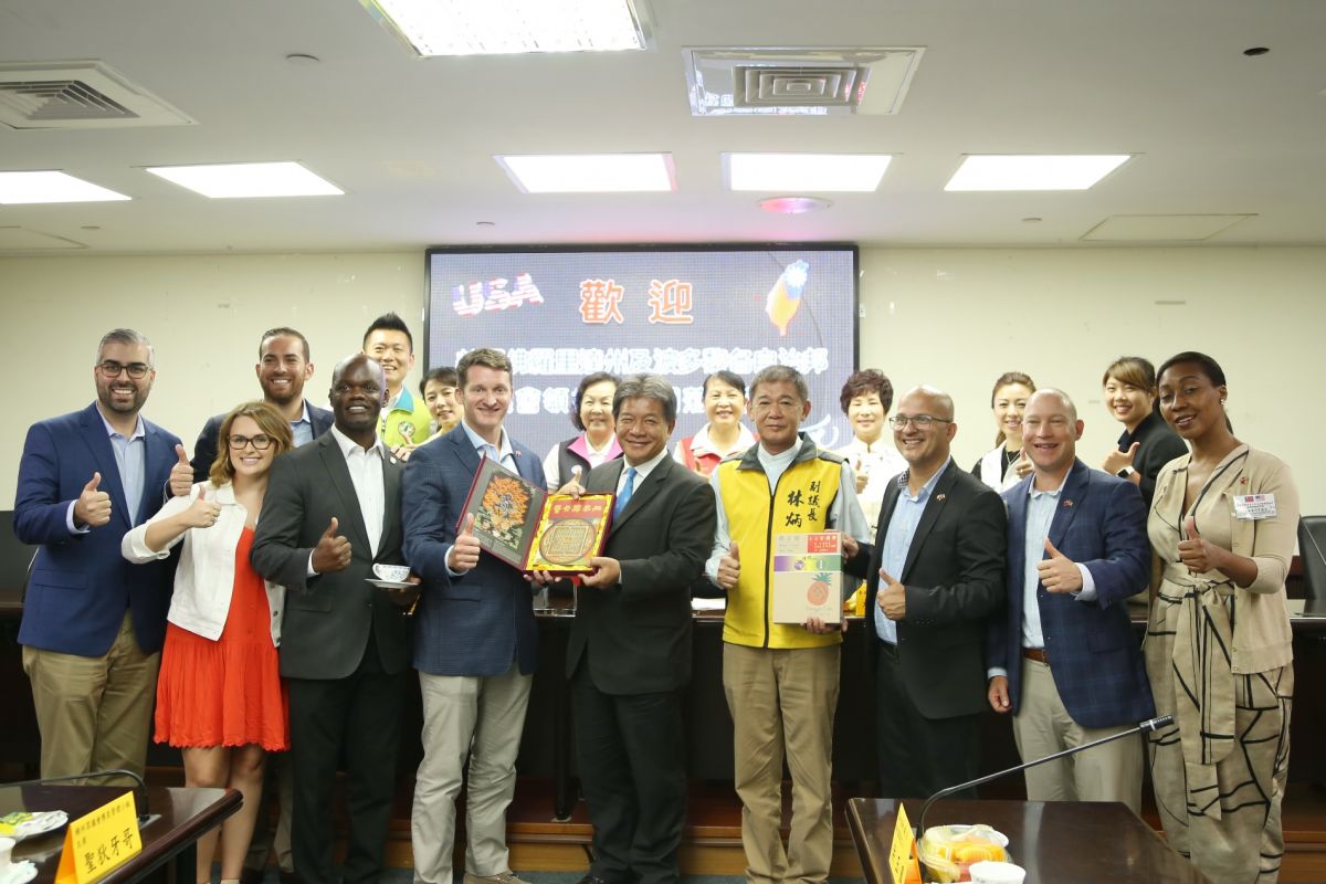 ▲美國佛羅里達州州眾議員一行8人參訪台南市議會。（圖／台南市議會提供）