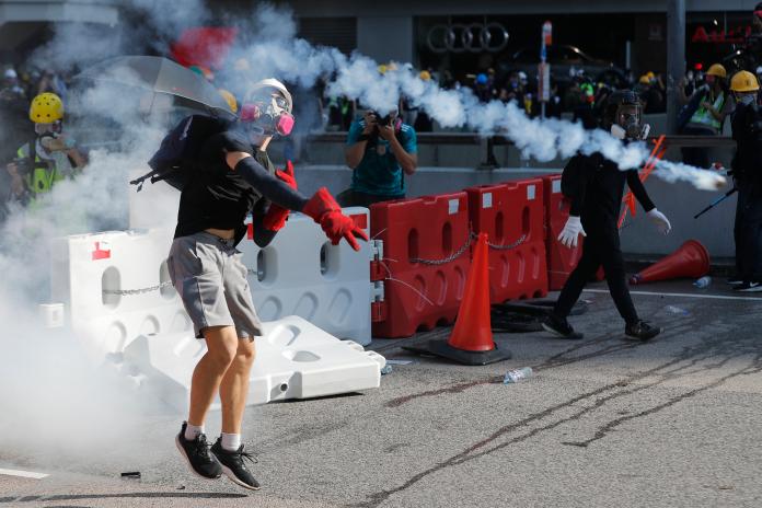 ▲香港黃大仙爆發激烈警民衝突。（圖／美聯社／達志影像）