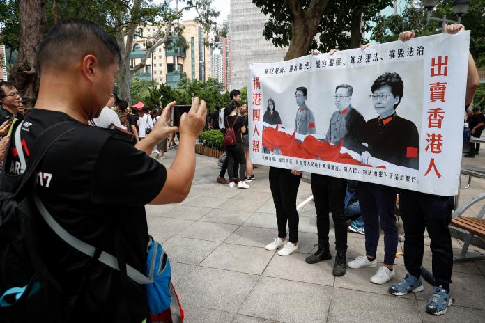 逃犯條例惹一身腥　香港學者：林鄭輸得只剩警察

