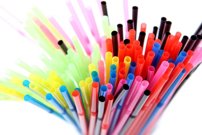▲吸管是很常見的塑膠製品。（示意圖／取自 Pixabay ）