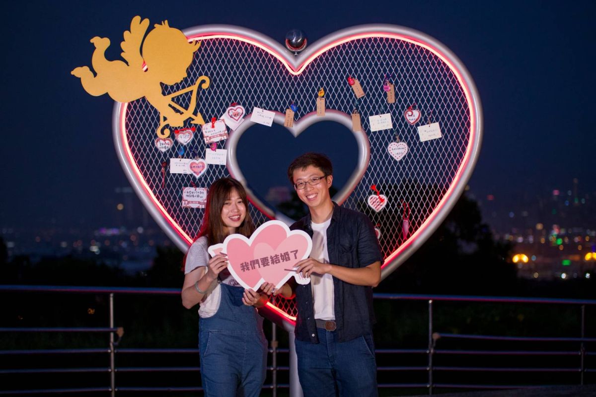 ▲中市觀旅局選定夜景勝地「望高寮夜景公園」及「豐原公老坪觀景台」設置「心型意象」。 (圖／觀旅局提供2019.8.6)