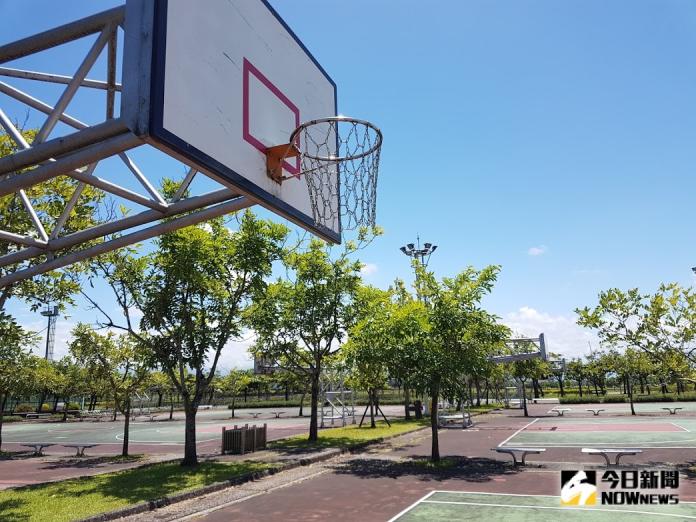 ▲宜蘭運動公園籃球場有10面球場、20個籃框，使用不鏽鋼籃網已經20多年。（圖／記者李清貴攝,2019.08.06)