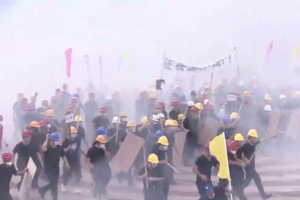 ▲深圳公安演練「暴亂事件處置」。（圖／翻攝YouTube畫面）