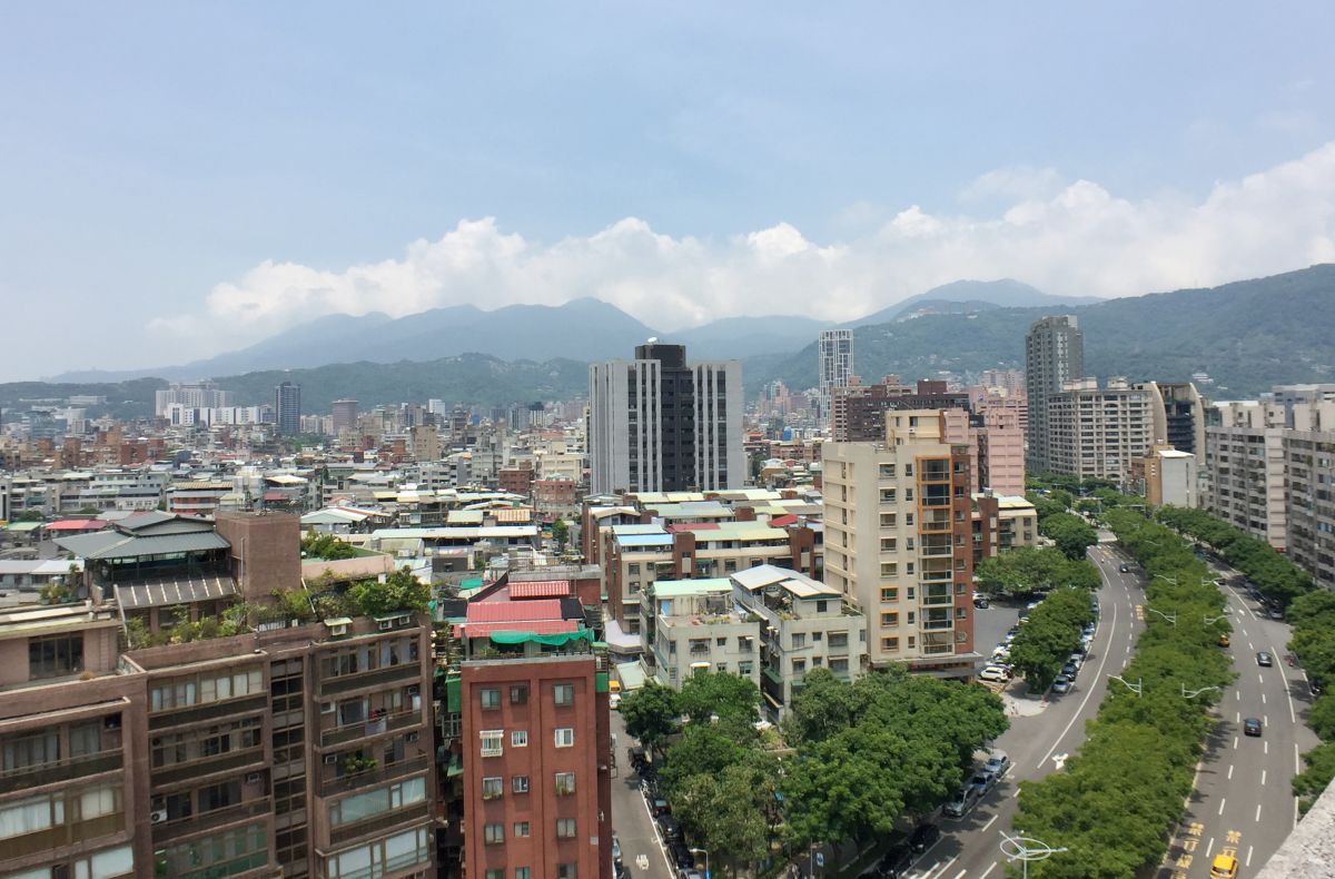 ▲單身族買房住宅周邊需有「豐富生活機能」，而且社區要有管理、有電梯。（圖／信義房屋提供） 