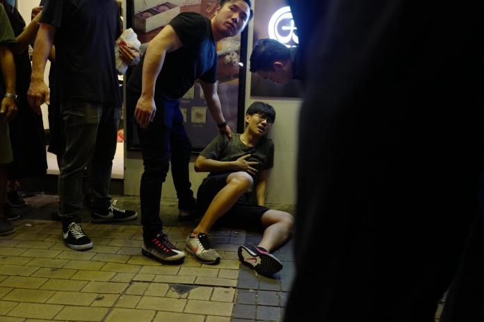 買雷射筆犯法？香港學生遭警方拘捕　民眾嗆：根本黑社會
