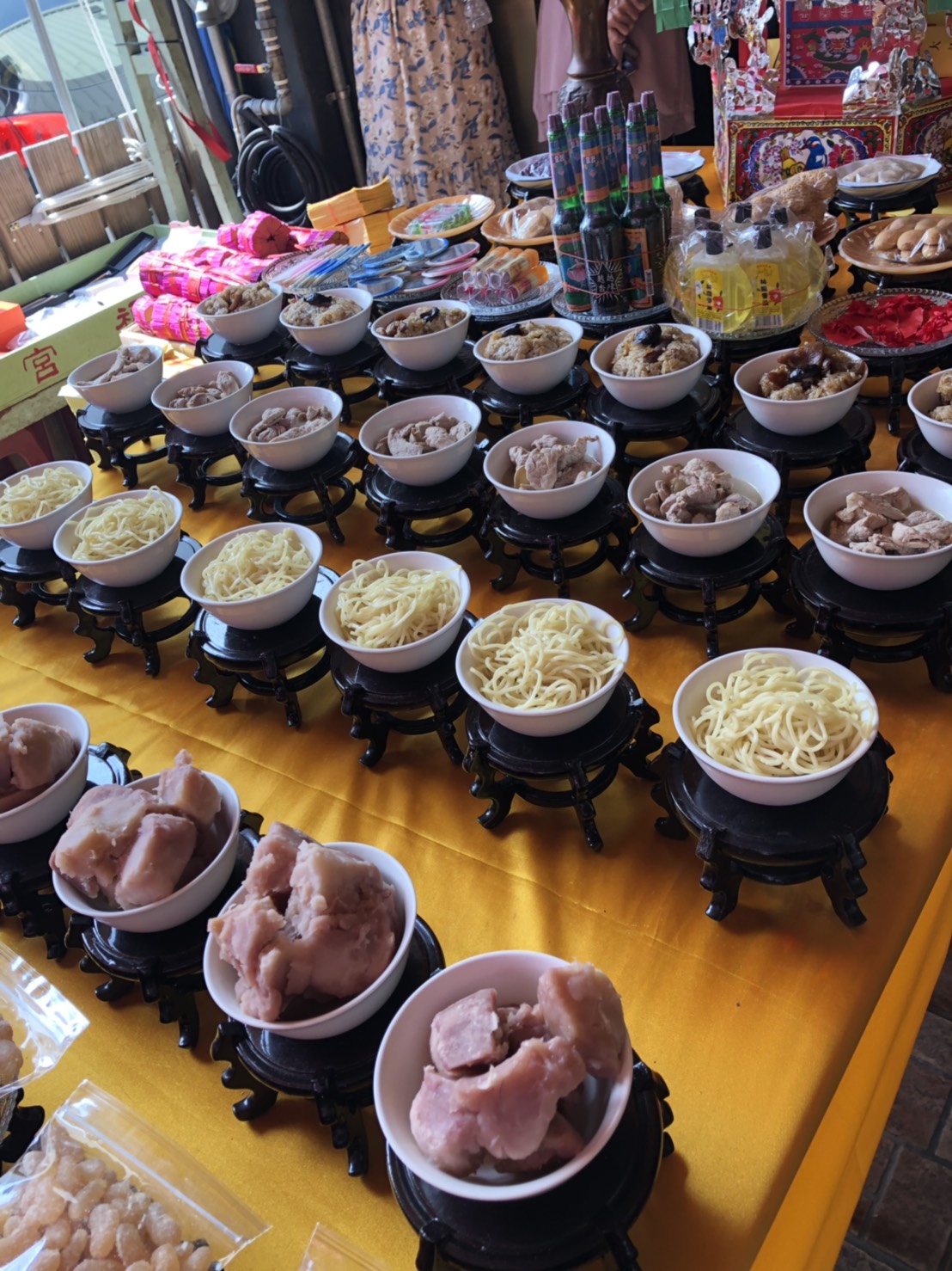 ▲做十六歲依傳統古禮祭拜供品皆富好采頭含意（圖／記者林怡孜攝，2019,08,07）