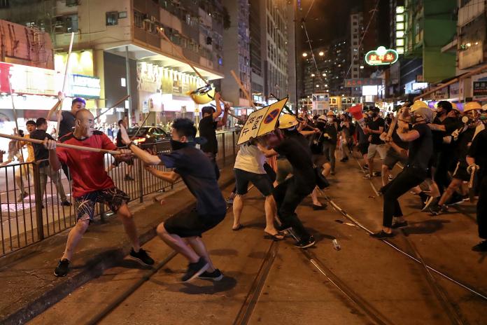 ▲香港反送中示威出現的暴力活動愈演愈烈。（圖／美聯社／達志影像）