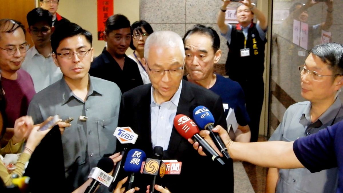 國民黨主席吳敦義7日表示「柯文哲一直在拉攏郭台銘，我們也在拉攏啊」。( 圖 / 記者陳弘志攝，2019.08.07 )