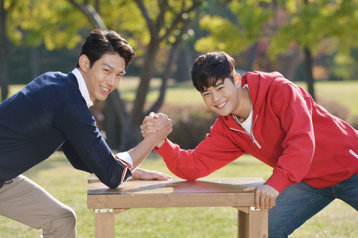 ▲金桐俊劇中常被父母拿來與哥哥比較。（圖／緯來）