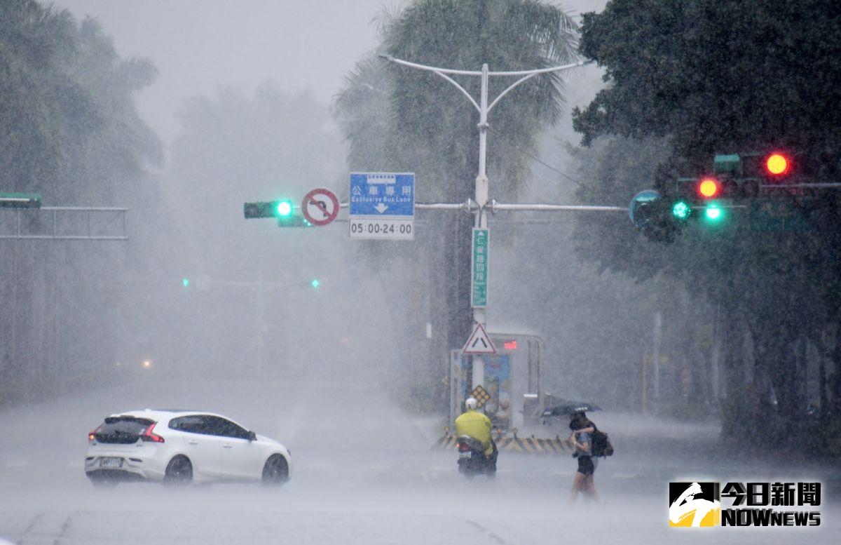 ▲中度颱風利奇馬逐漸逼近台灣，暴風圈正逐漸接近台灣東半部海面。（圖／NOWnews資料照）