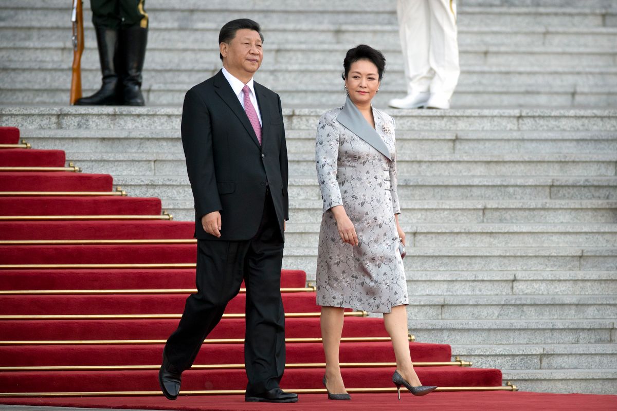 ▲習近平與彭麗媛結婚32年，兩人感情好，彭麗媛更稱老公是「暖男」。