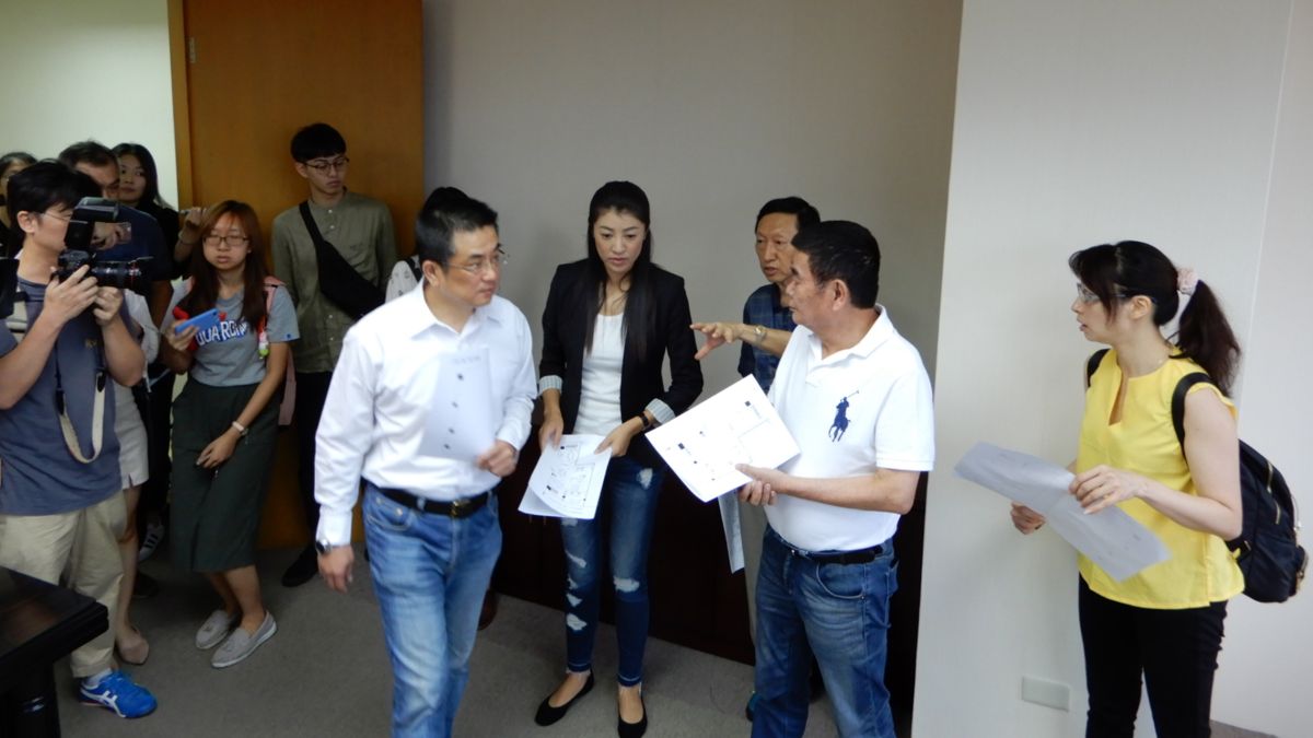 韓國瑜的台北競選辦公室即將進駐黨中央11樓，韓辦北部副執行長許淑華、文傳會副主委鄭世維、中常委姚江臨8日到場會勘。（圖 / 記者陳弘志攝，2019.08.08）