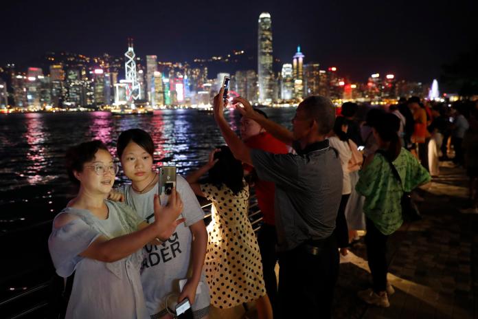 ▲香港反送中抗爭蔓延，訪港旅客大幅減少。（圖／美聯社／達志影像）