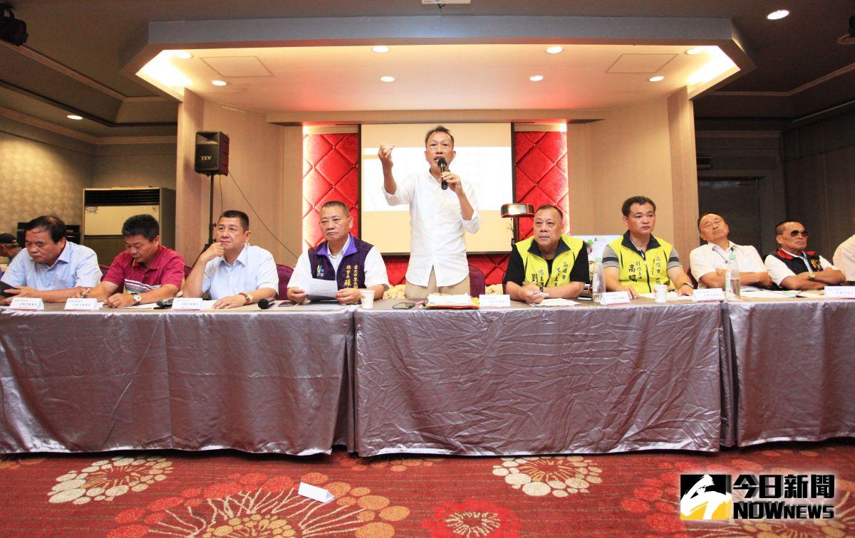 ▲「基層聯盟」今天召開組黨大會，首屆新任黨主席由全國村里長聯誼總會長楊鑫坤出任，他希望團結全國村里長成立聯盟，為不公平的「地方制度法」發聲。（圖／記者李春台攝, 2019.08.08）