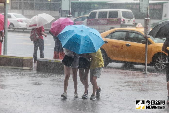 南台灣時雨量破百致災　氣象局警告：周四還有另一波雨勢
